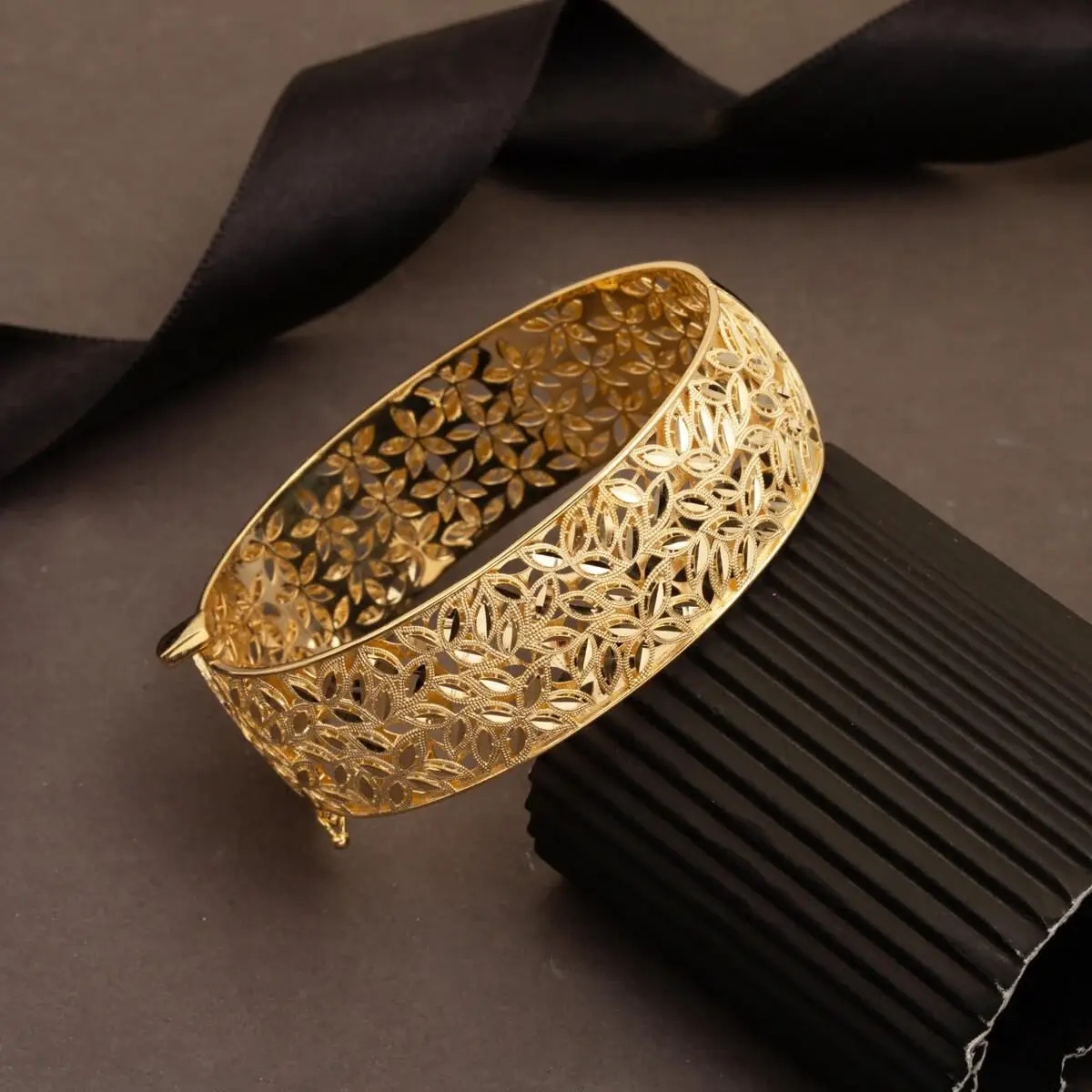 Kelepçe Altın Bilezik Modelleri Ve Fiyatları