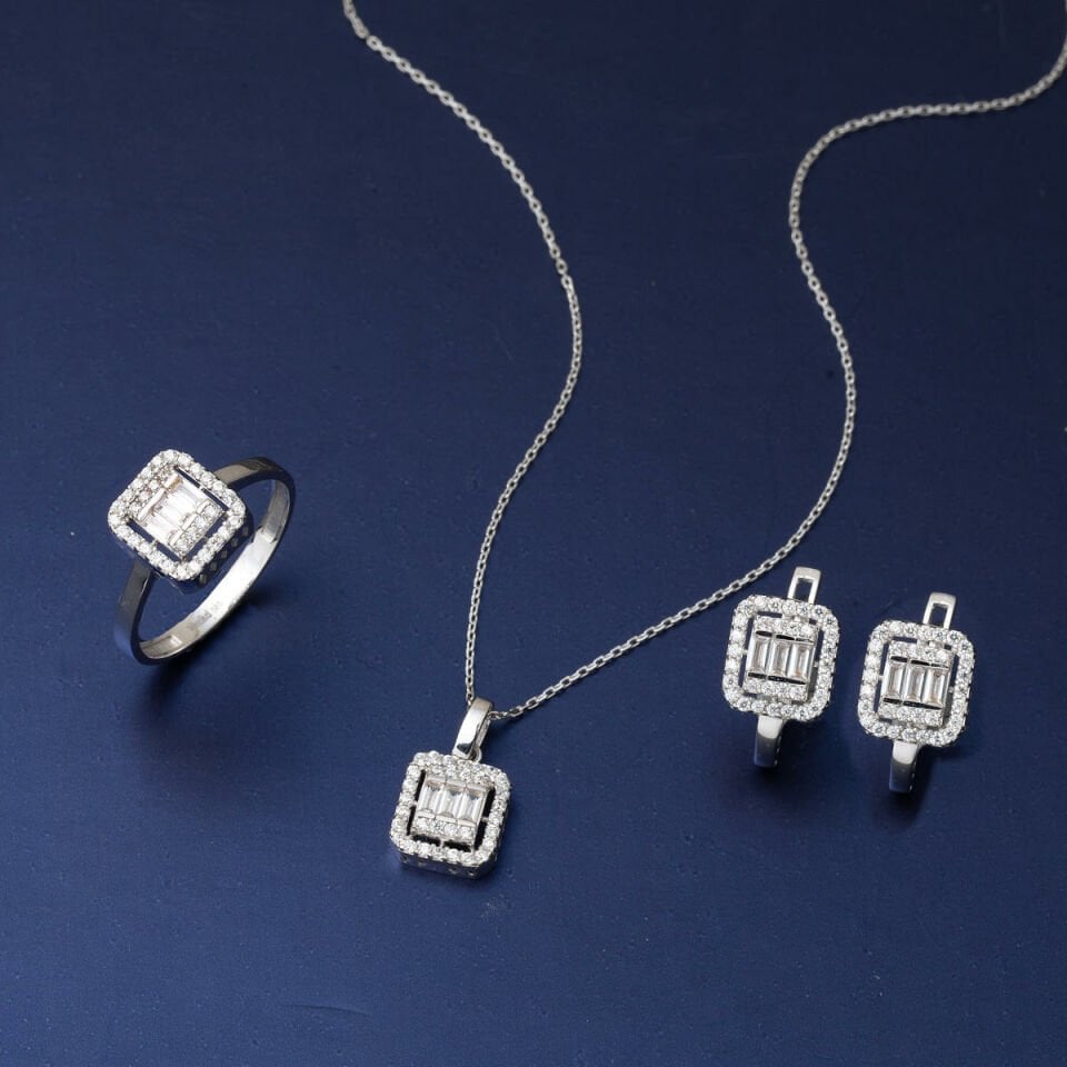 Üçlü Beyaz Altın Baget Taşlı Set