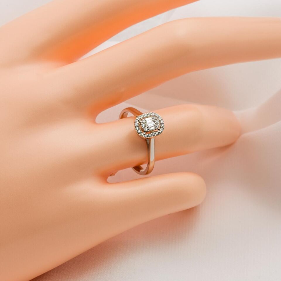 0,15 Karat Oval Baget Pırlanta Yüzük
