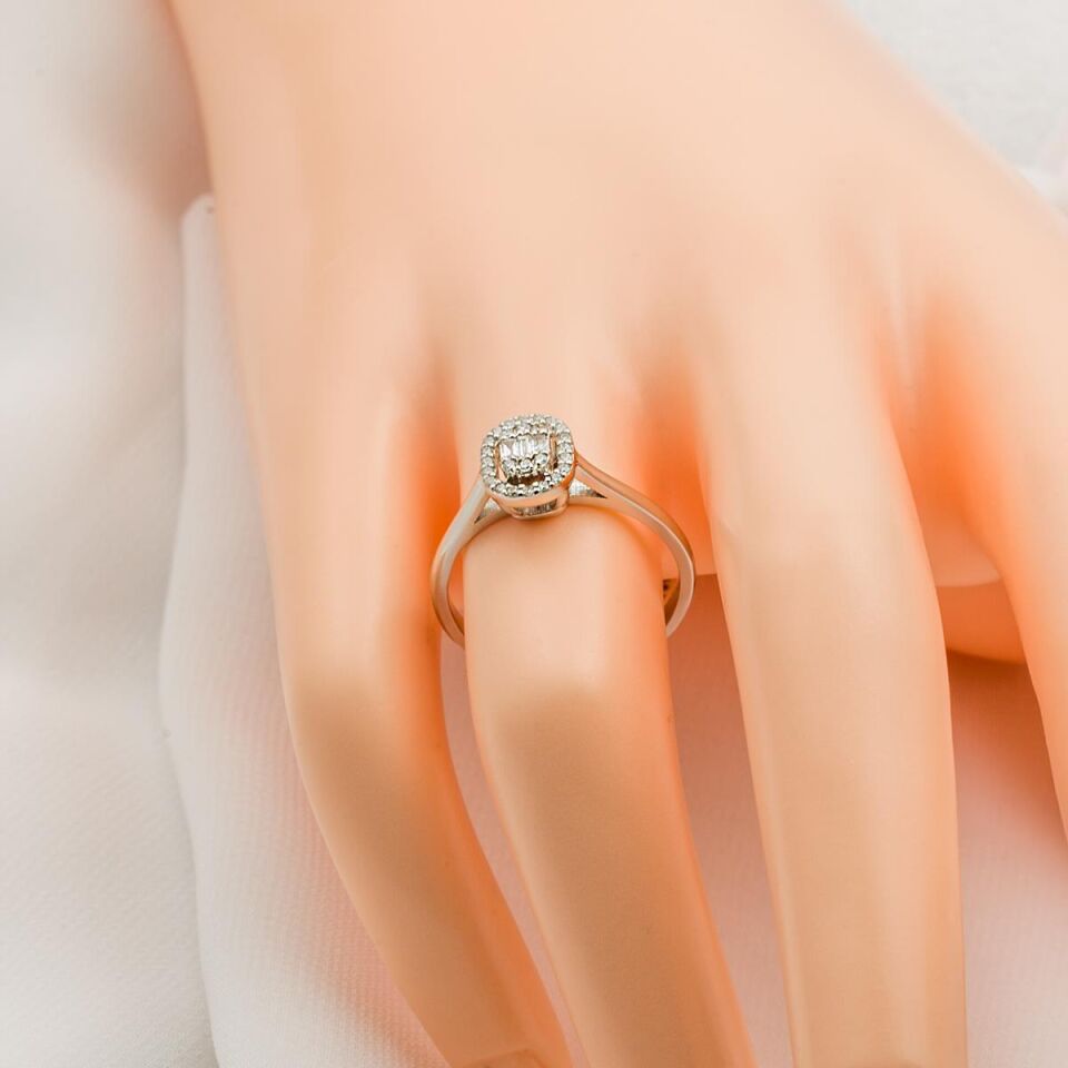 0,15 Karat Oval Baget Pırlanta Yüzük