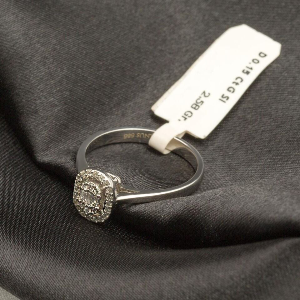 0,15 Karat Oval Baget Pırlanta Yüzük