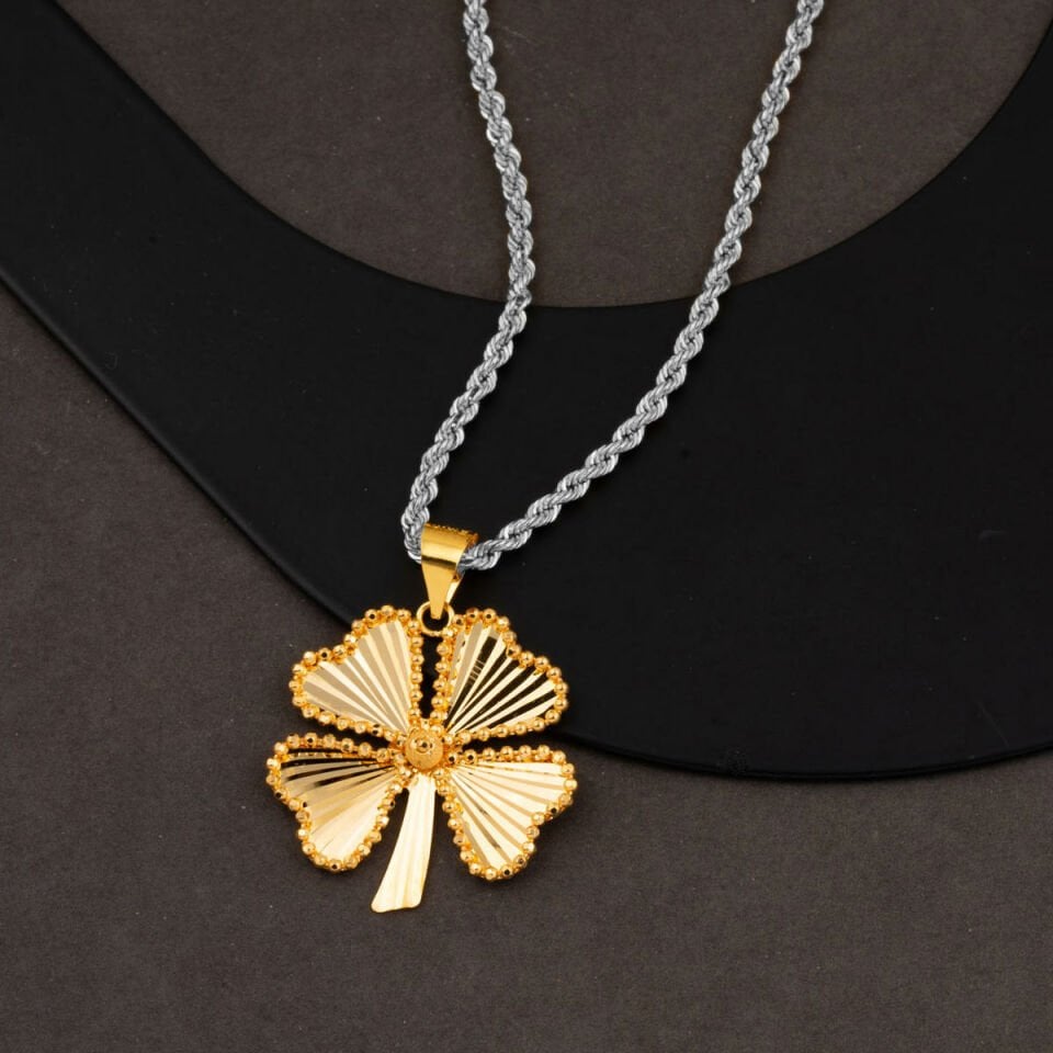 22 Ayar Işıltılı Yonca Altın Kolye Ucu 3 cm.