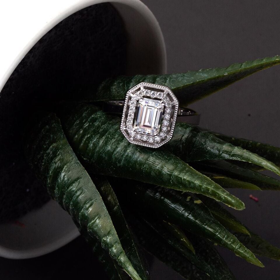 1,15 Karat Mozanit Baget Taşlı Altın Yüzük