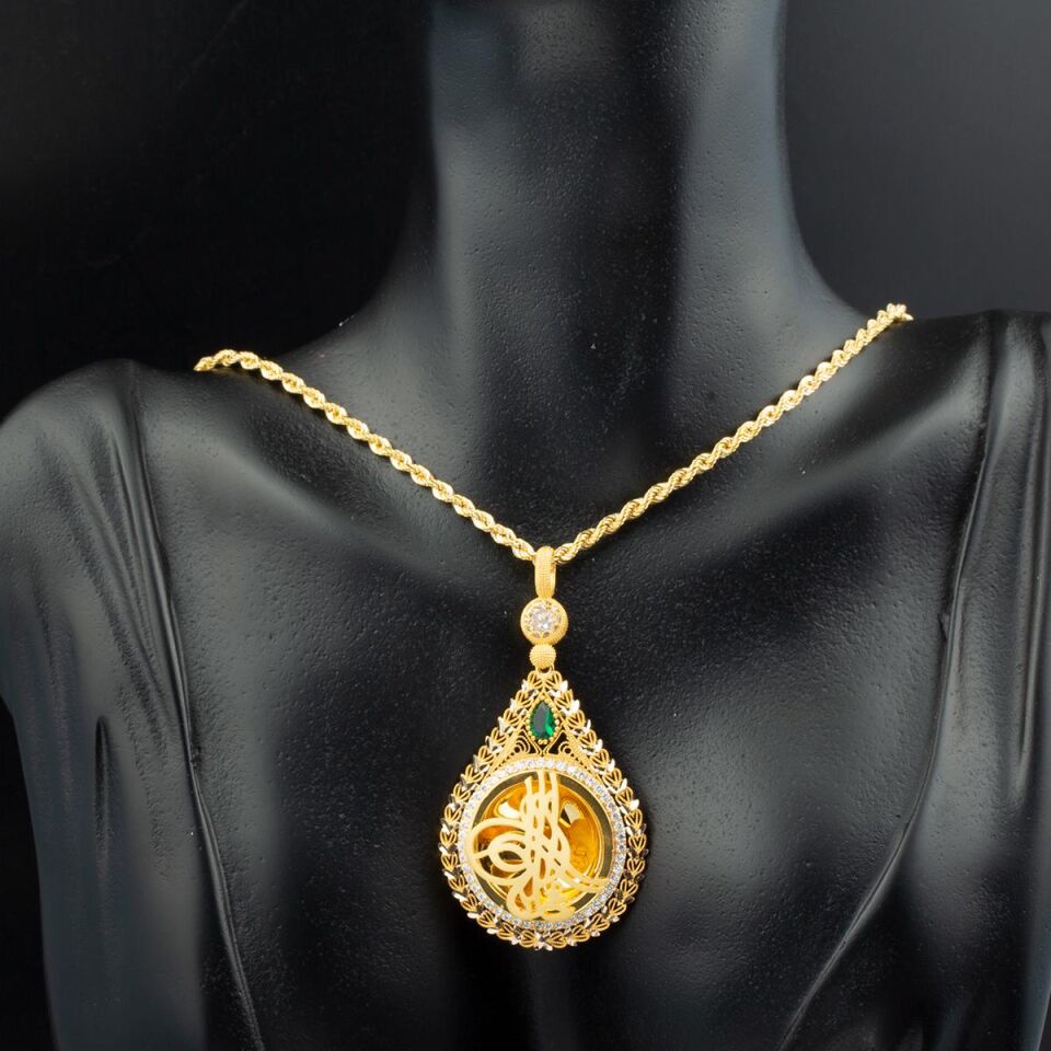 Yeşil Taşlı Damla Tuğra Altın Kolye