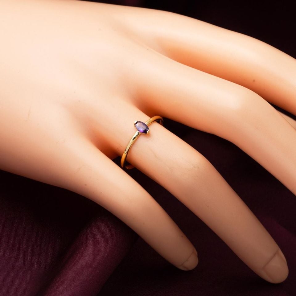 14 Ayar Oval Mor Taşlı Altın Yüzük