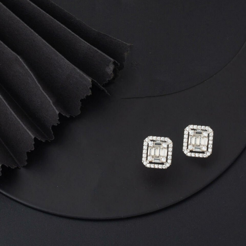 0,80 Karat Mozanit Baget Küpe