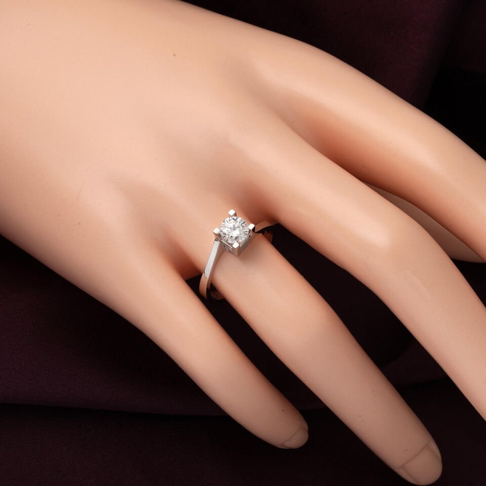 0,60 Karat Mozanit Tektaşlı Altın Yüzük