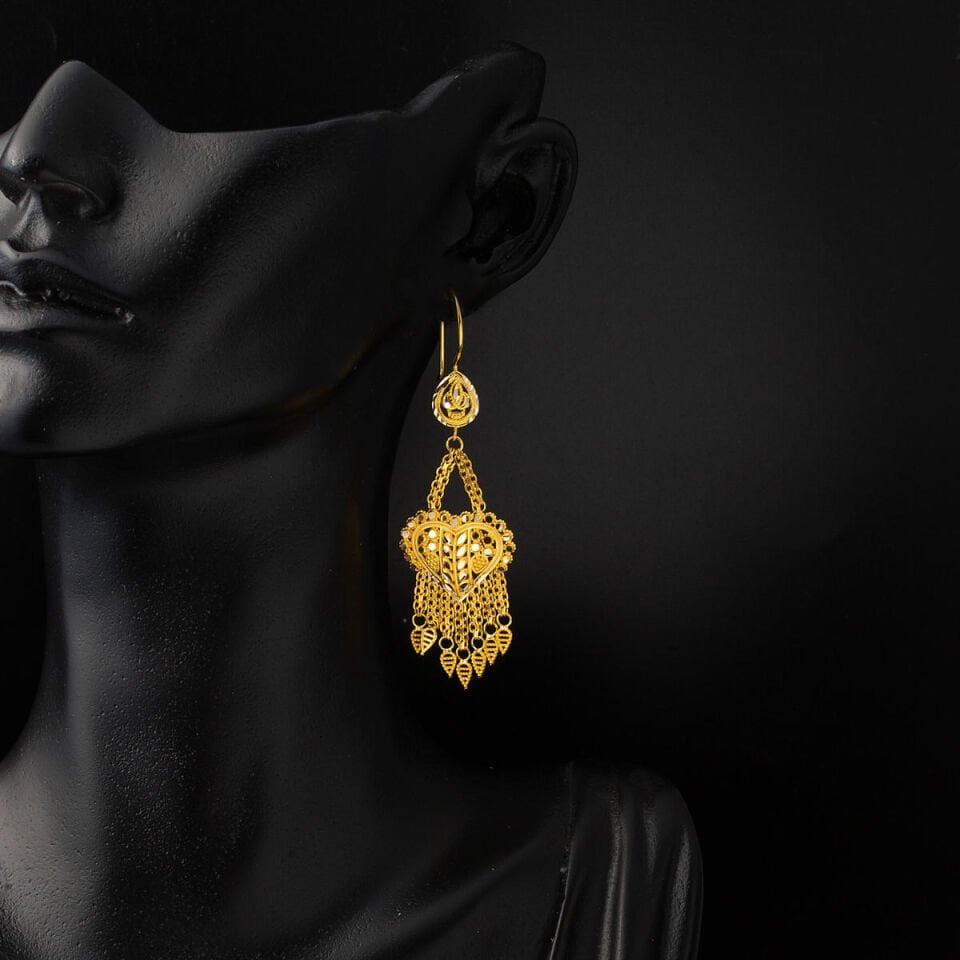 Kalpli Hint İşi Sarkaç Altın Küpe