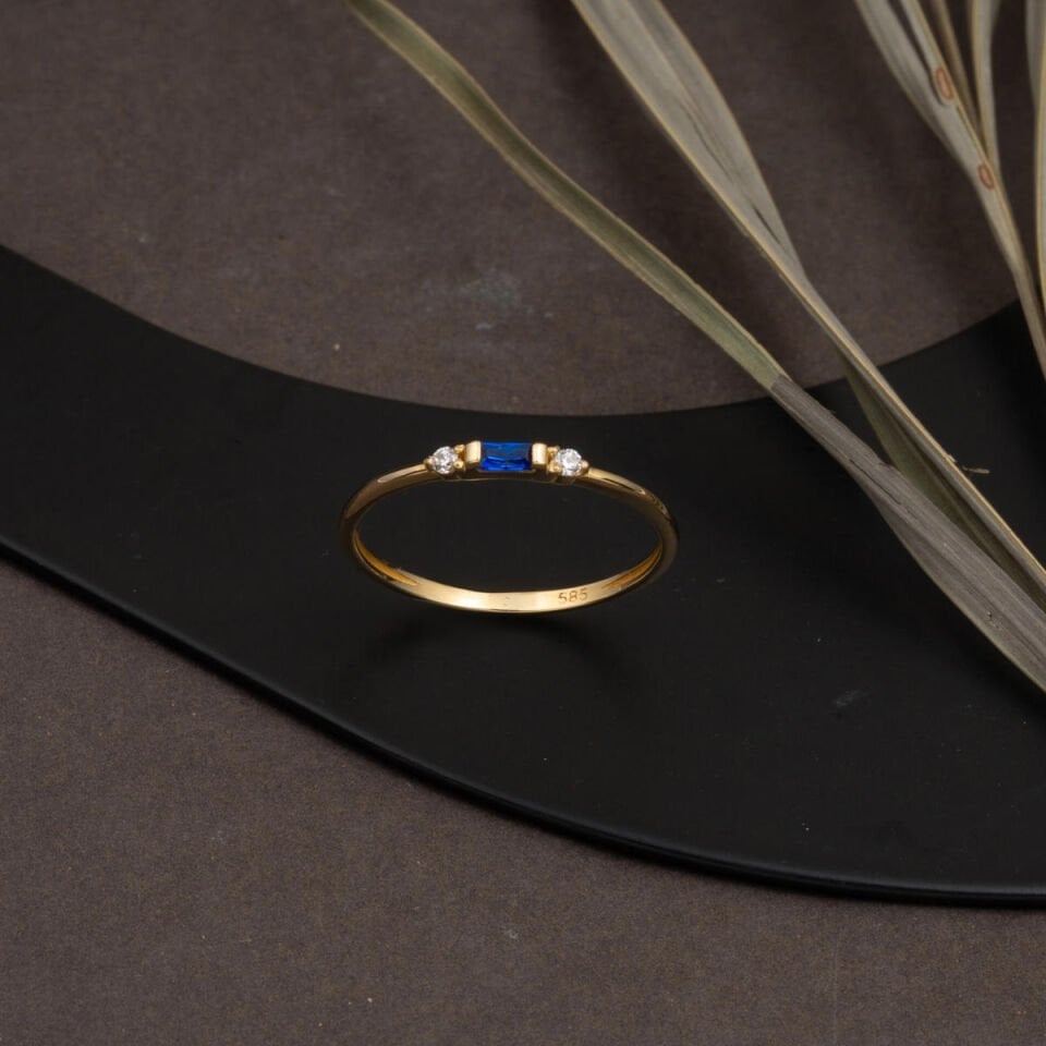 Mavi Bagetli Minimal 14 Ayar Altın Yüzük