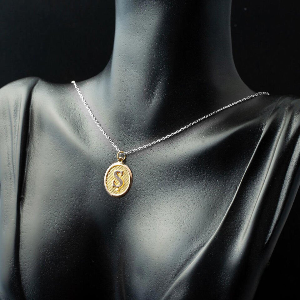 Ş Harfi Oval Altın Kolye Ucu