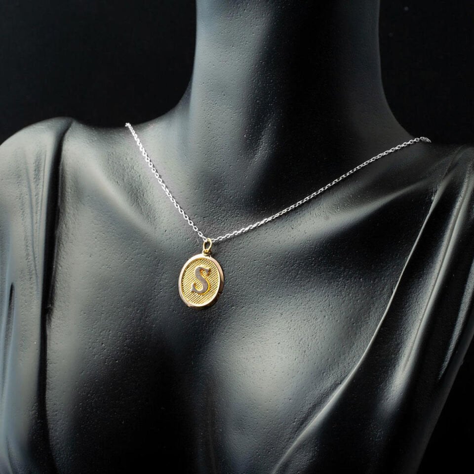 S Harfi Oval Altın Kolye Ucu