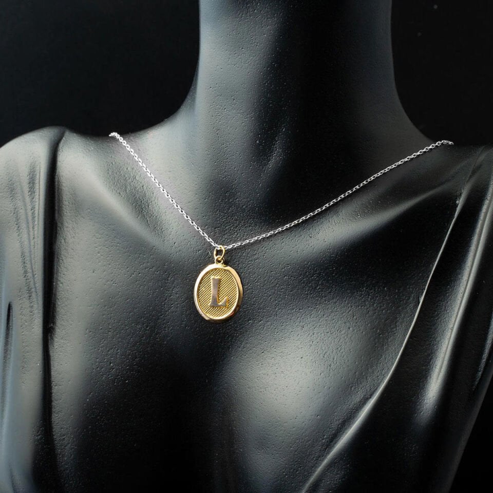 L Harfi Oval Altın Kolye Ucu