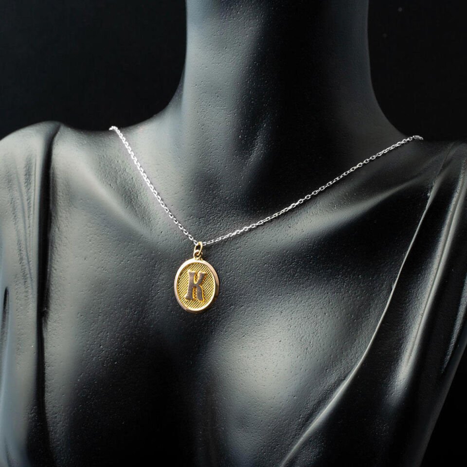 K Harfi Oval Altın Kolye Ucu