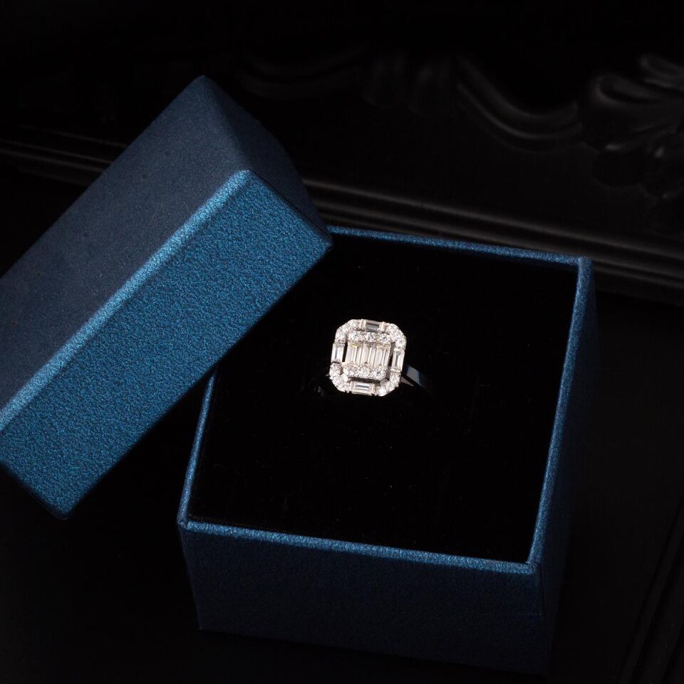 0,47 Karat Baget Pırlanta Yüzük