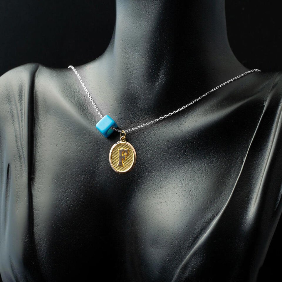 F Harfi Oval Altın Kolye Ucu