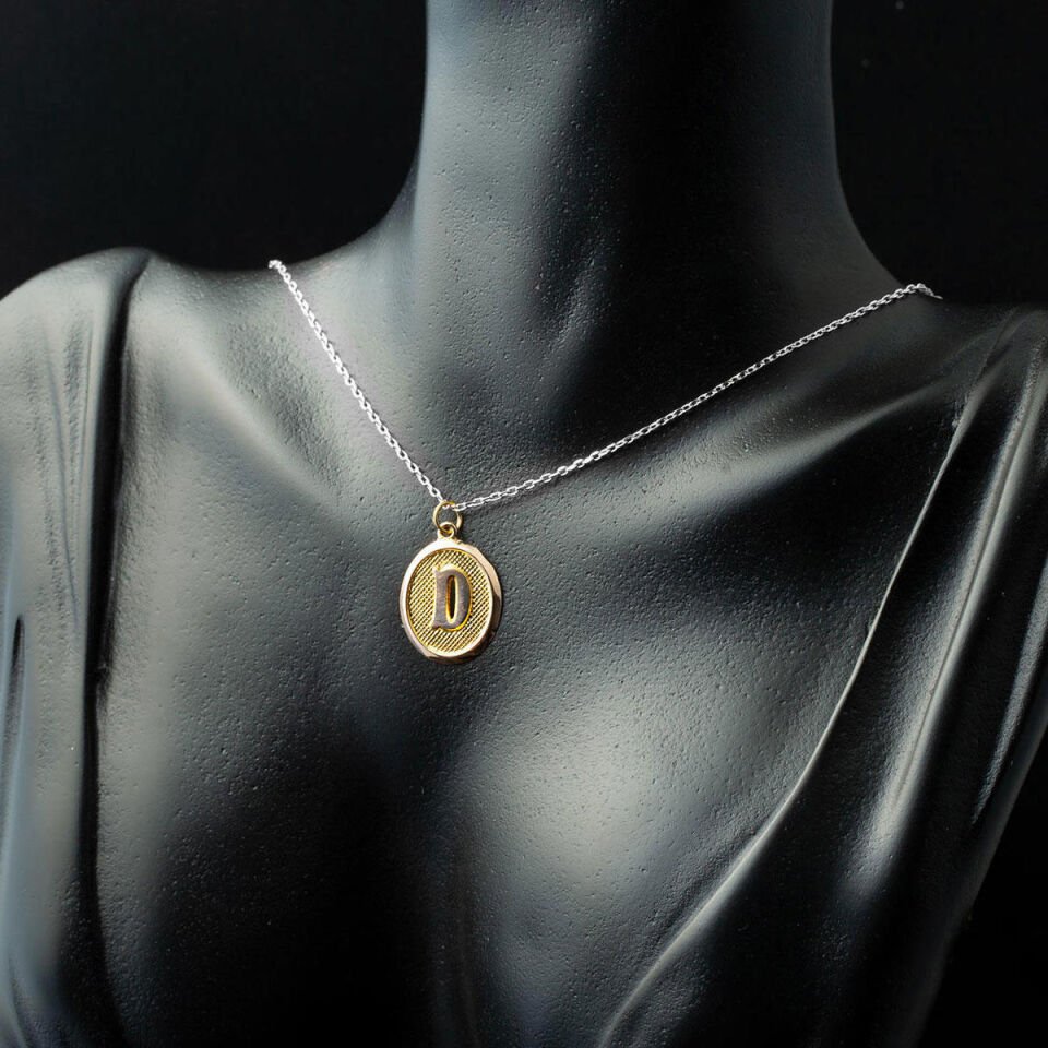 D Harfi Oval Altın Kolye Ucu