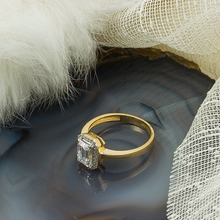 14 Ayar Altın Baget Taşlı Yüzük