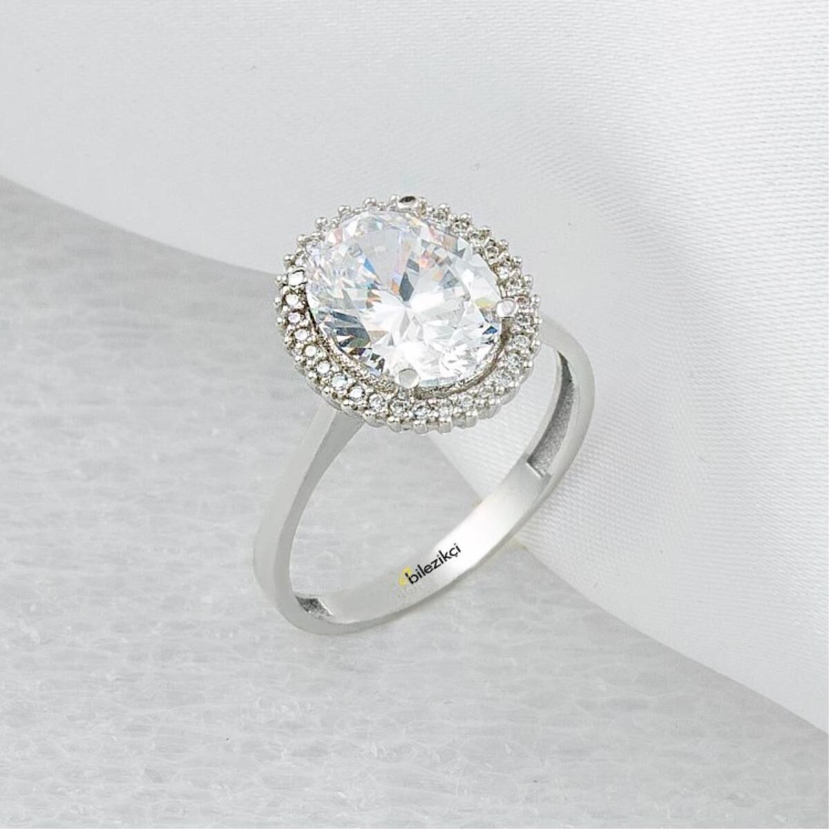 Badem Baget Taşlı Beyaz Altın Yüzük