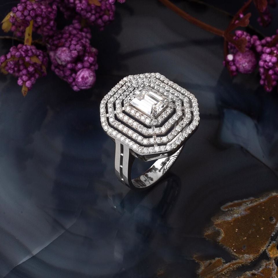 2 Karat Mozanit Baget Taşlı Altın Yüzük