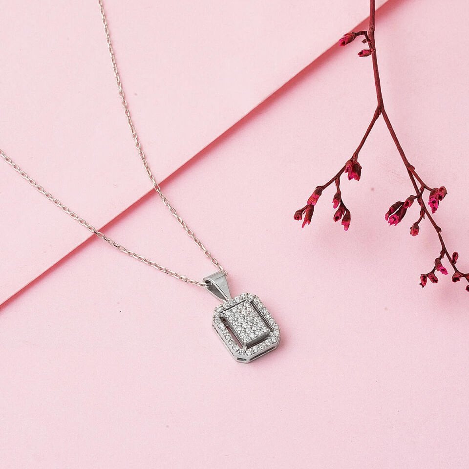 0,23 ct. Köşeli Pırlanta Kolye