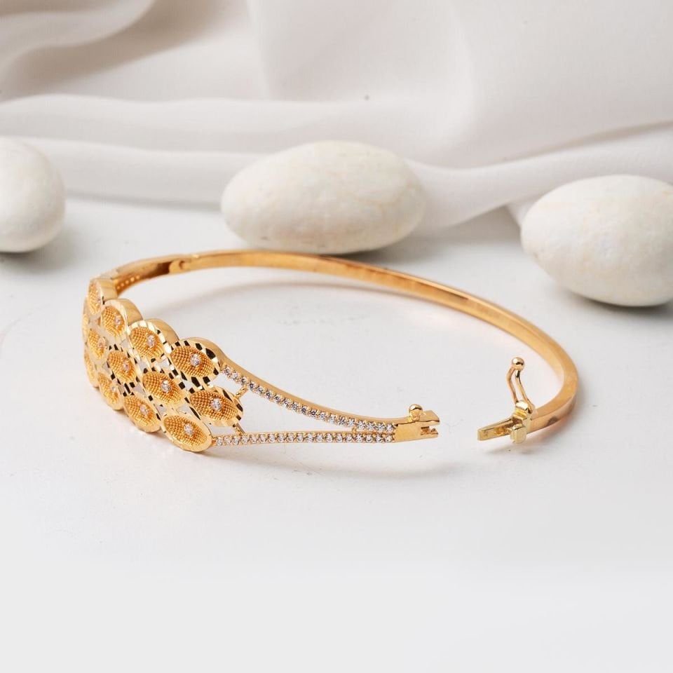 Yaşam Çiçeği 14 Ayar Altın Kelepçe Bilezik