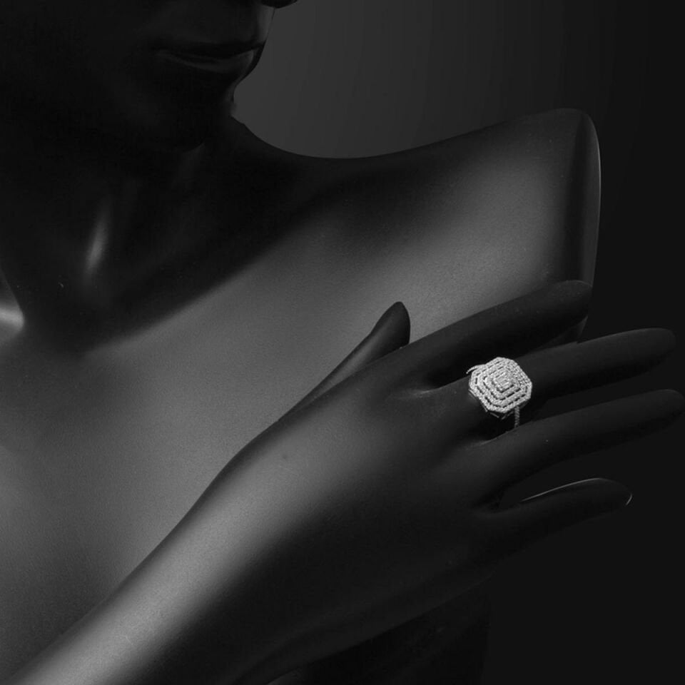 Nisa Beyaz Altın Baget Yüzük