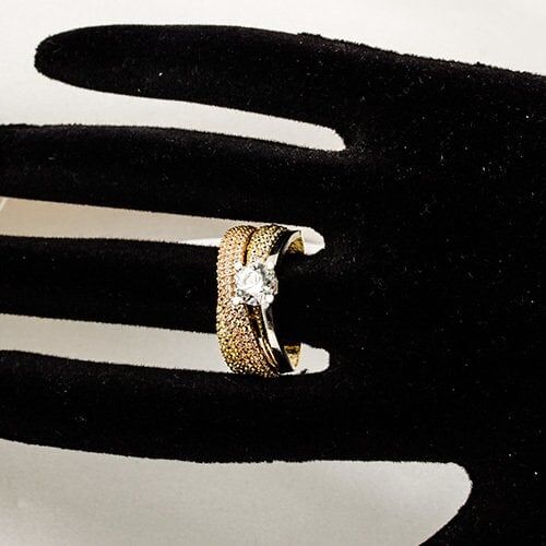 Üç Renkli Taşlı 14 Ayar Altın Tektaş Yüzük