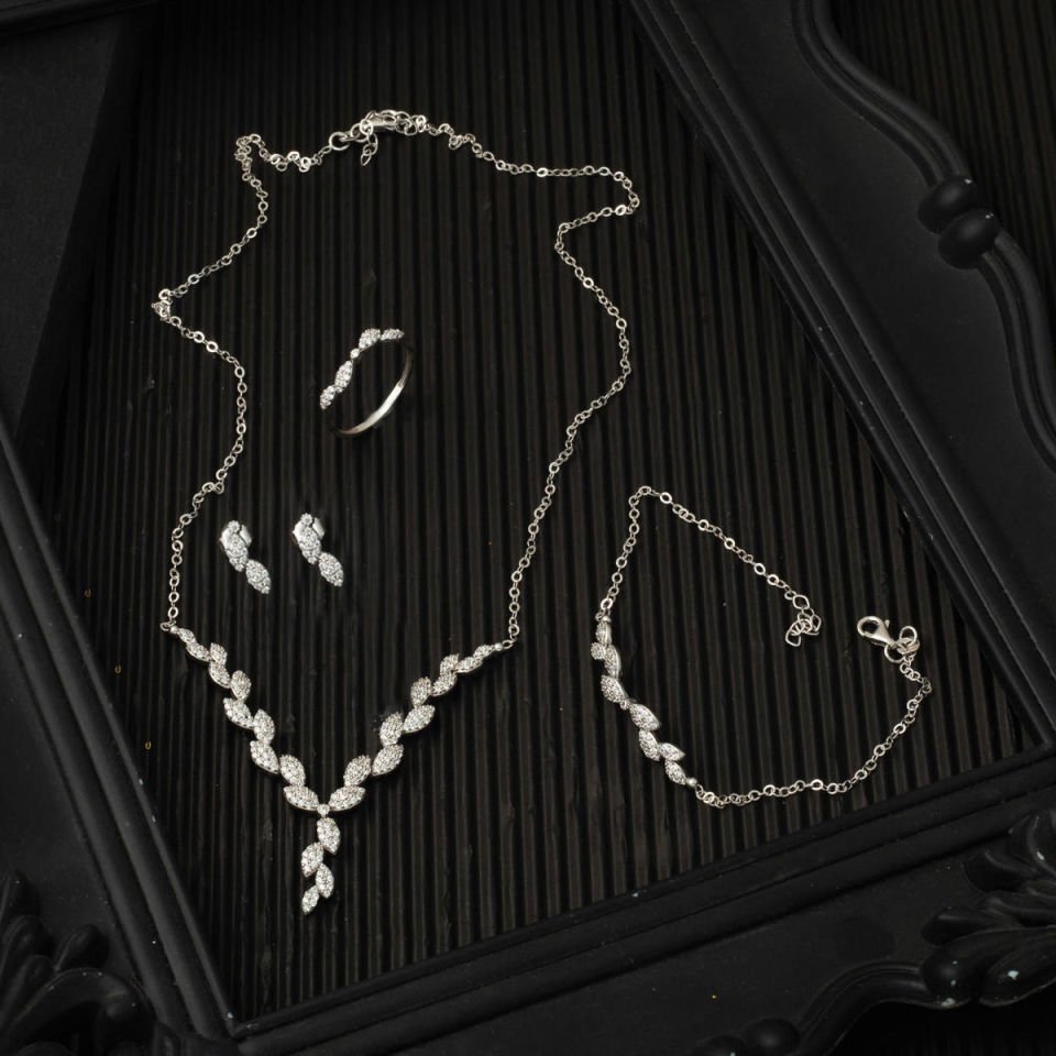 Sarmaşık Beyaz Altın Nişan Seti