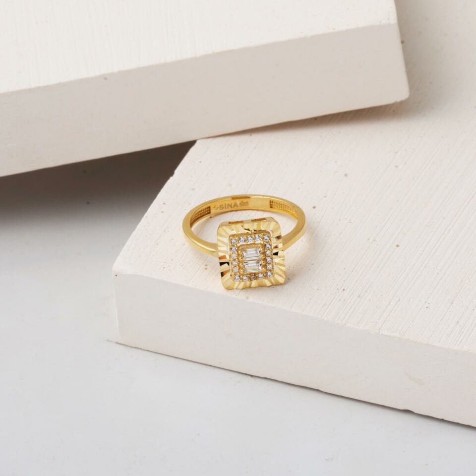 14 Ayar Efektli Baget Altın Yüzük