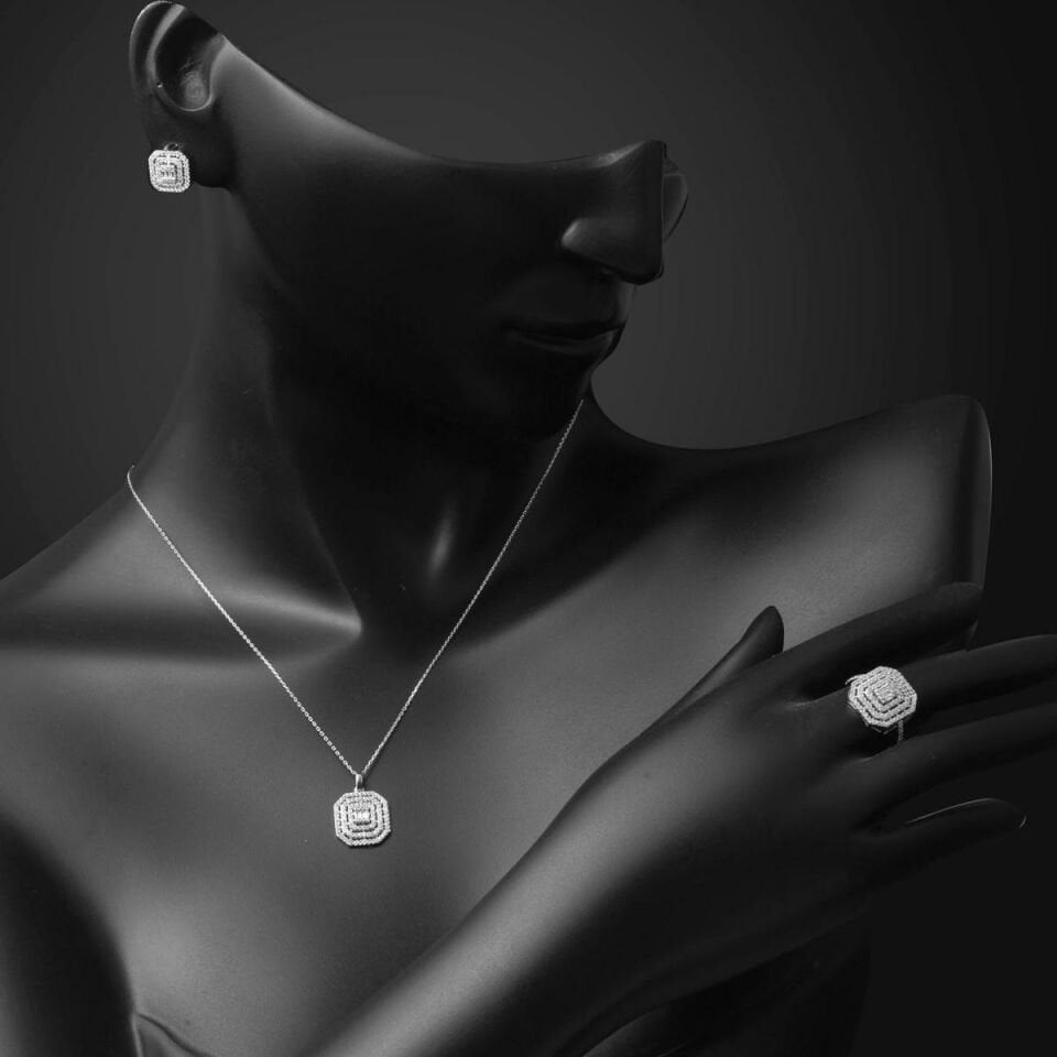 14 Ayar Baget Taşlı Beyaz Altın Set