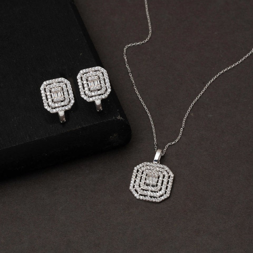 14 Ayar Baget Taşlı Beyaz Altın Set