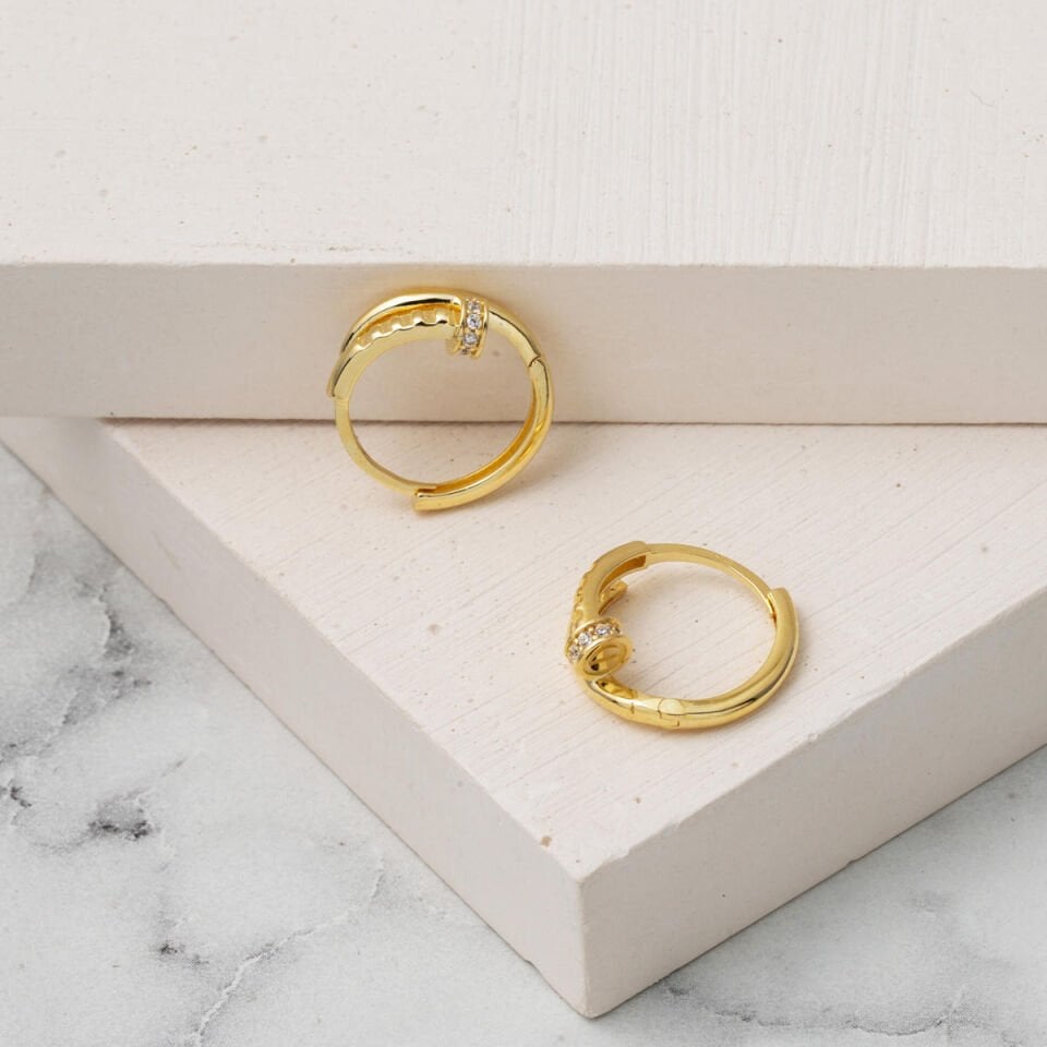 Çivili Altın 14 Ayar Halka Küpe