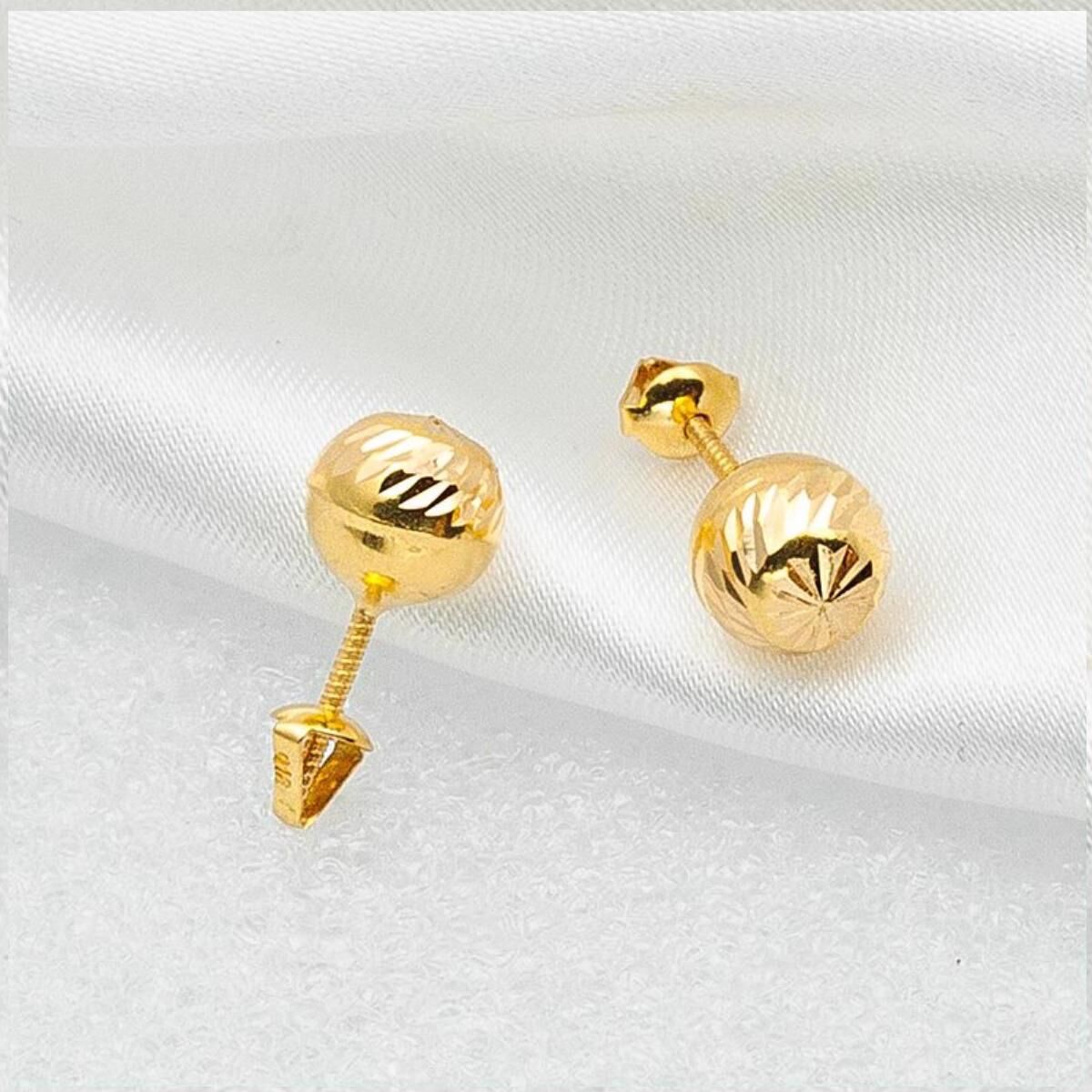 Kalemli Sarı Altın Top Küpe ( 8 mm Çaplı )