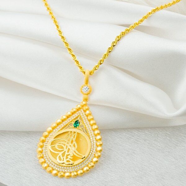 Zümrüt Taşlı Damla Tuğralı Altın Kolye