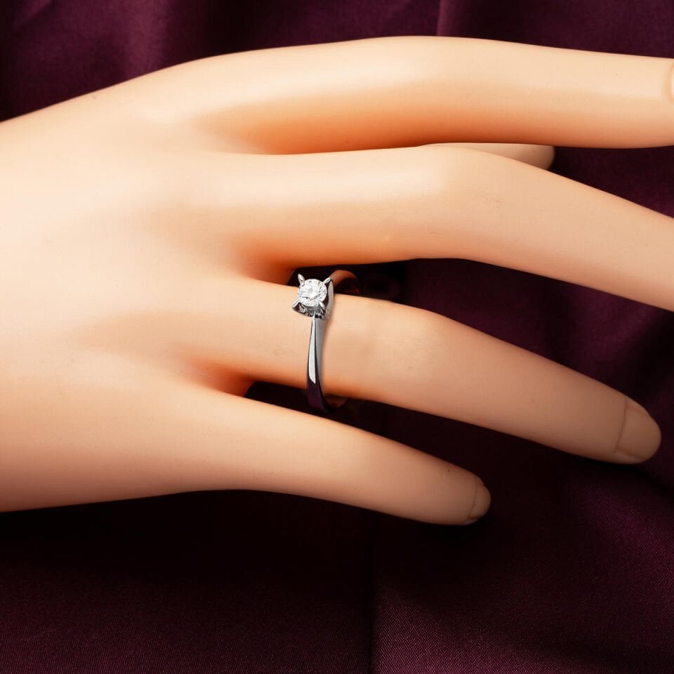 0,16 Karat Tektaş Pırlanta Yüzük