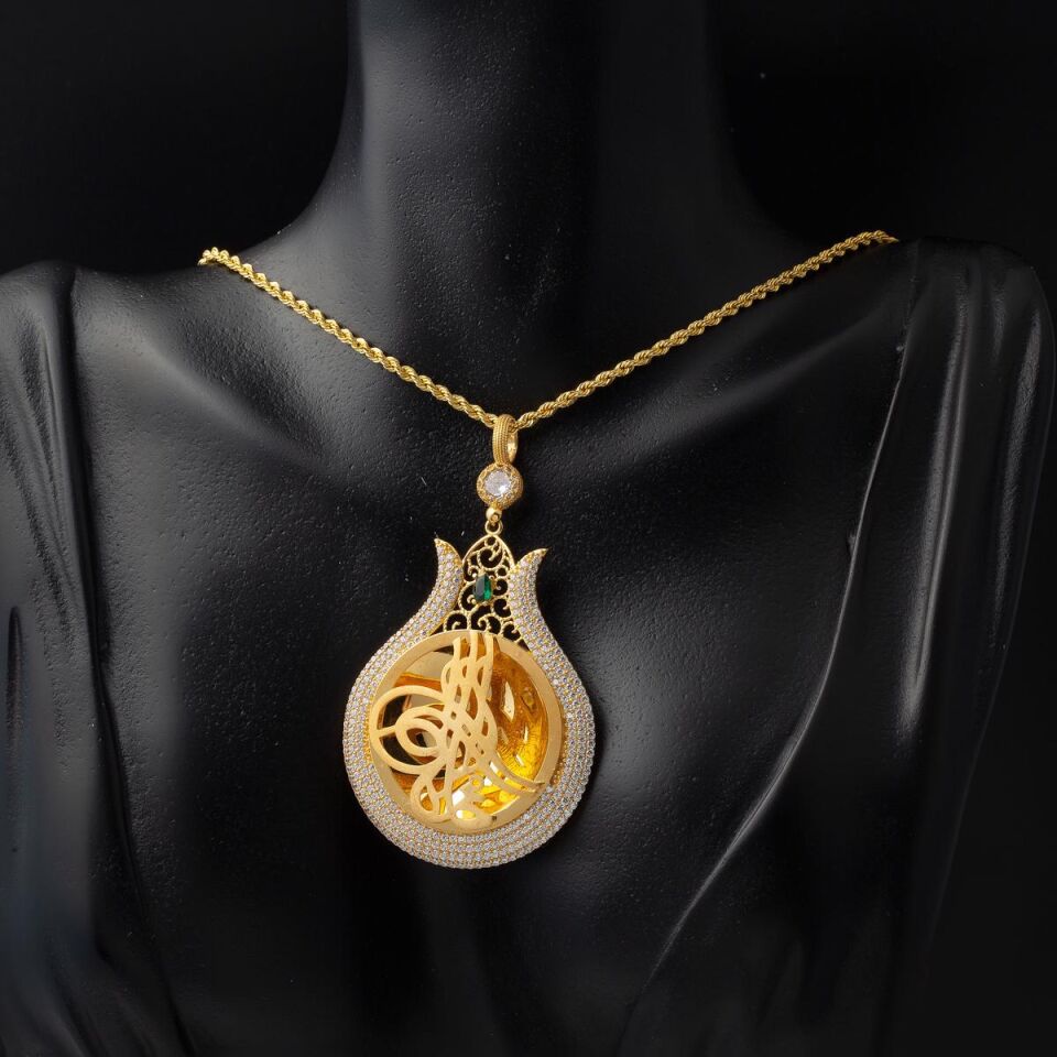 Lale Tuğra Yeşil Taşlı Altın Kolye