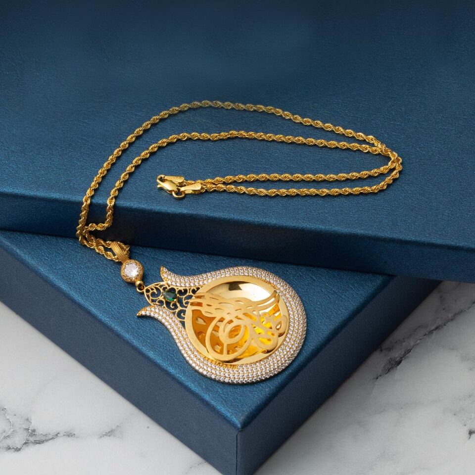 Lale Tuğra Yeşil Taşlı Altın Kolye