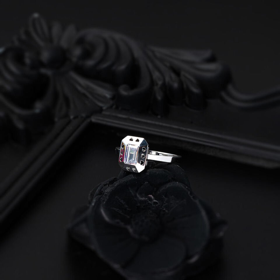 Baget Taşlı Kalpli Beyaz Altın Yüzük