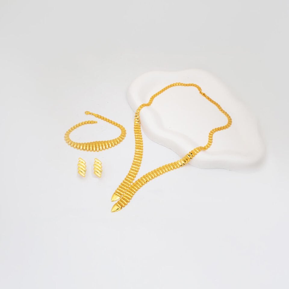 Taşsız Sarkıt Su Yolu Altın Takı Seti