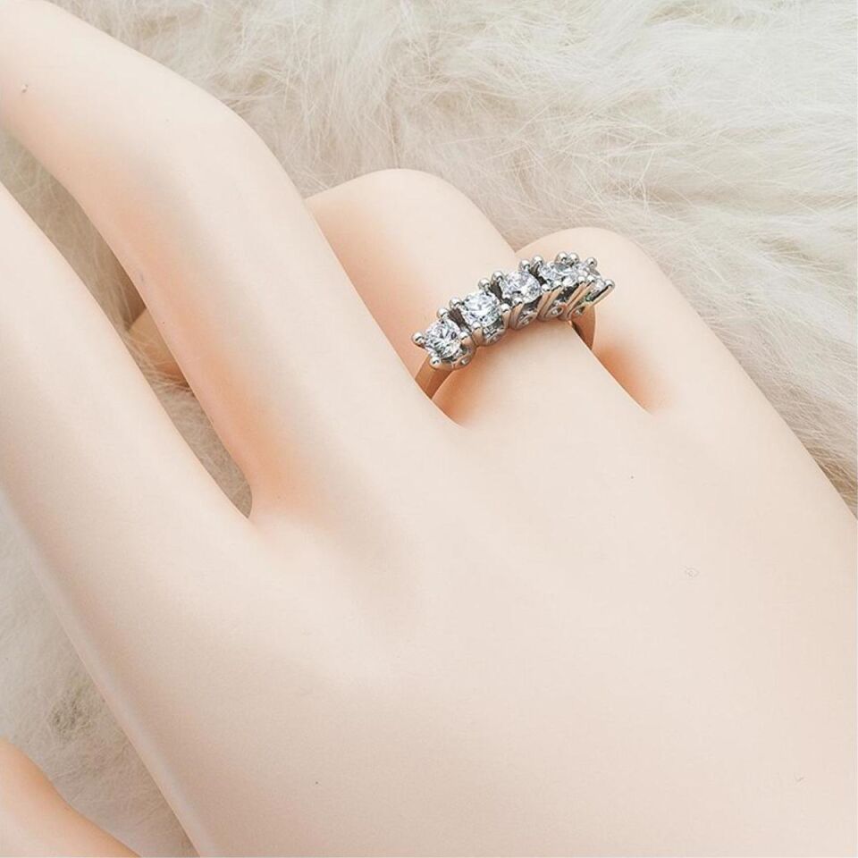 Beştaş 14 Ayar Beyaz Altın Yüzük