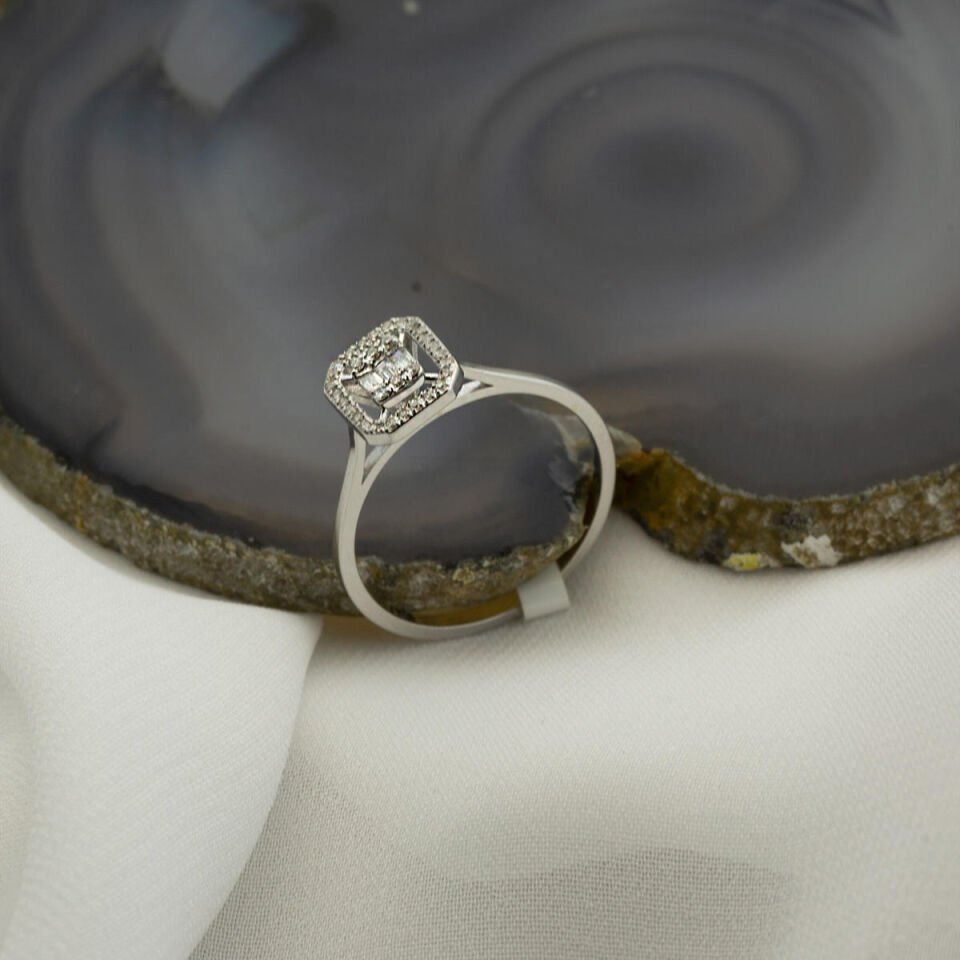 0,14 Karat Baget Pırlanta Yüzük