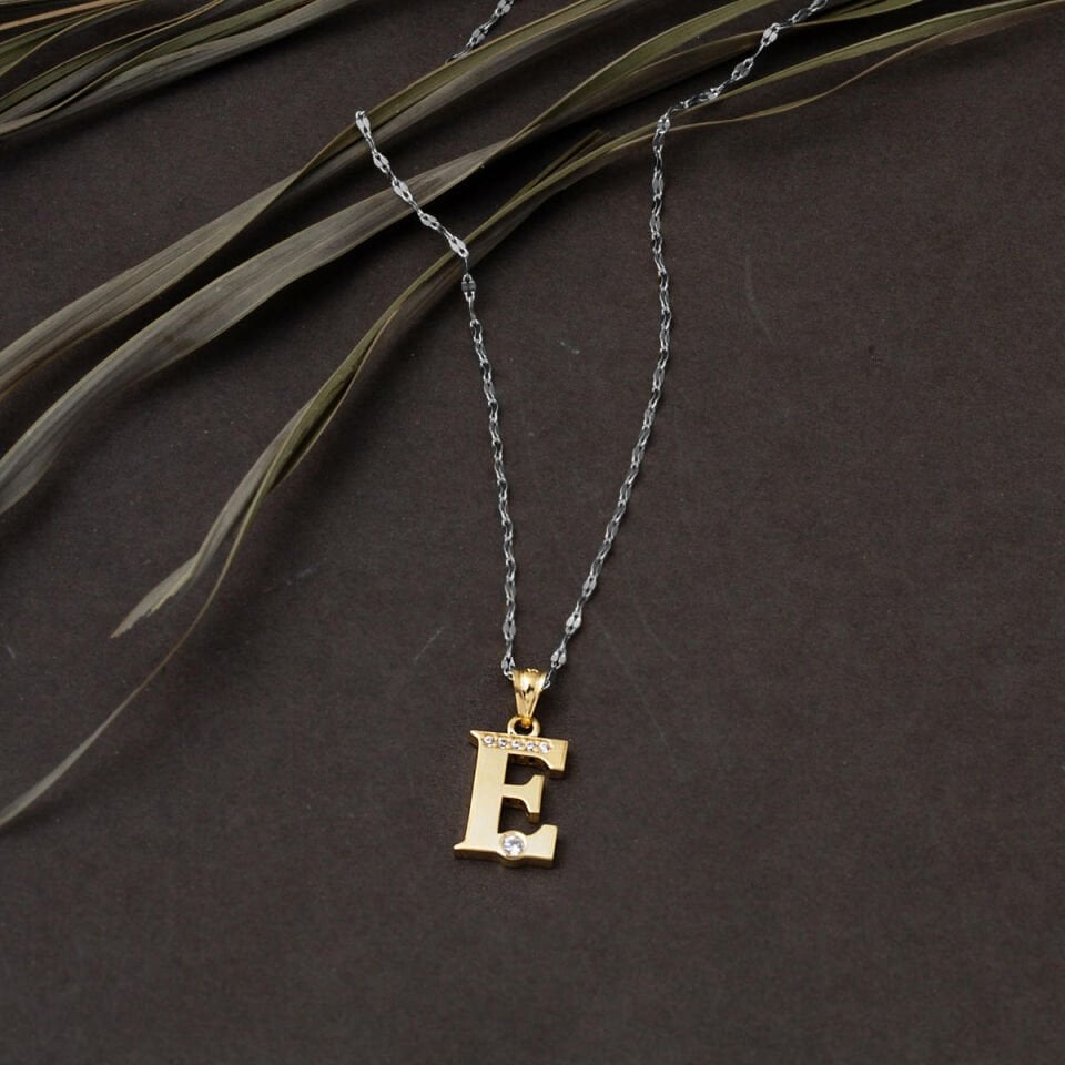 Lettera E Baş Harfli Altın Kolye Ucu