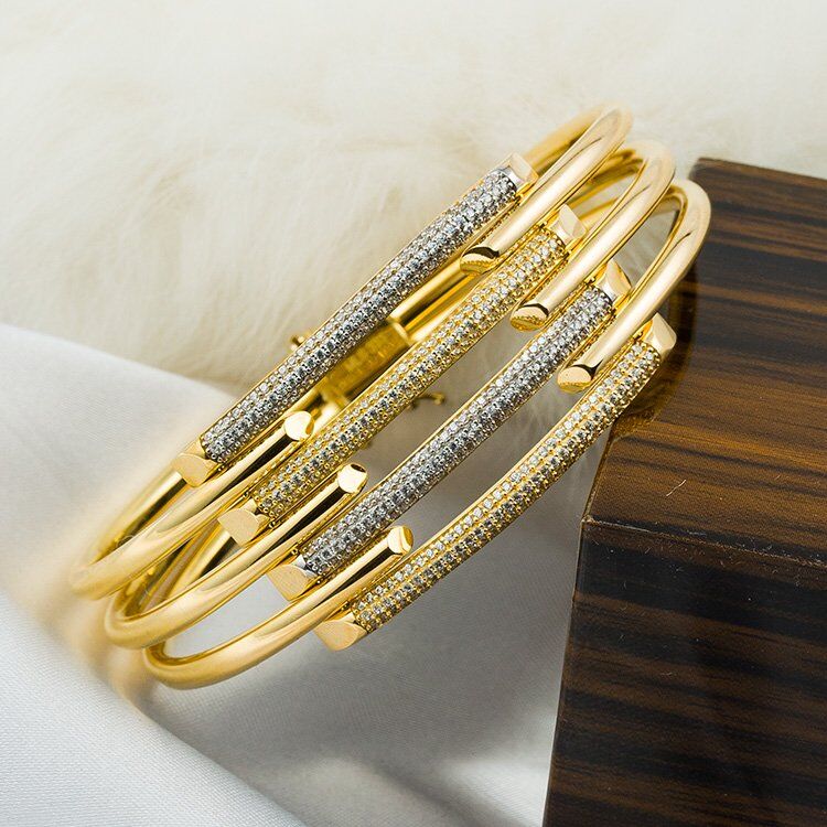 Kaburga 4'lü Taşlı Altın Kelepçe Bilezik