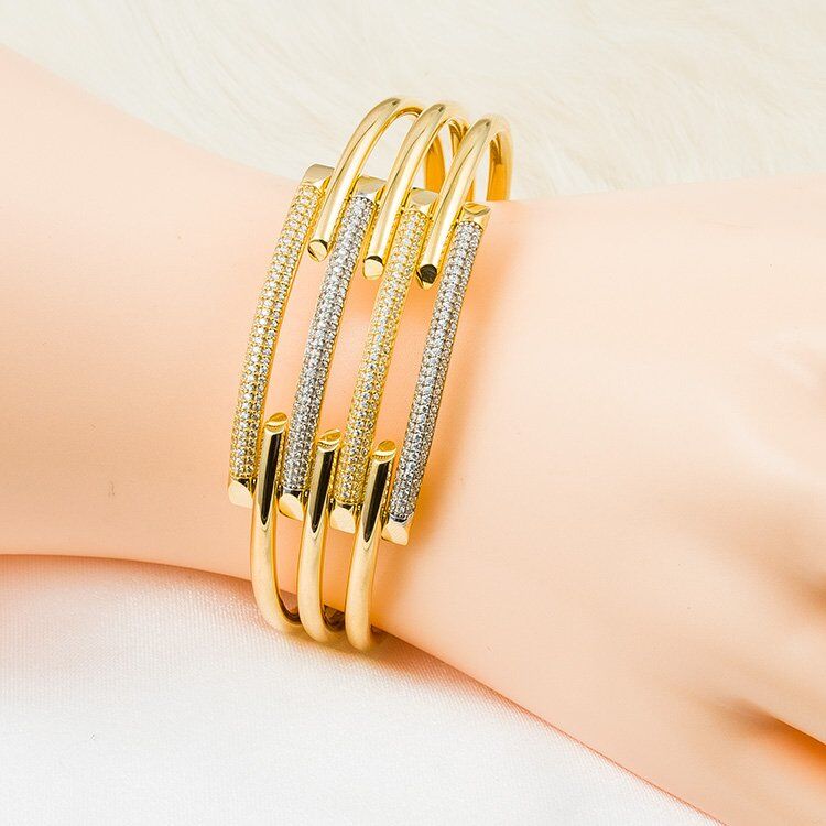 Kaburga 4'lü Taşlı Altın Kelepçe Bilezik