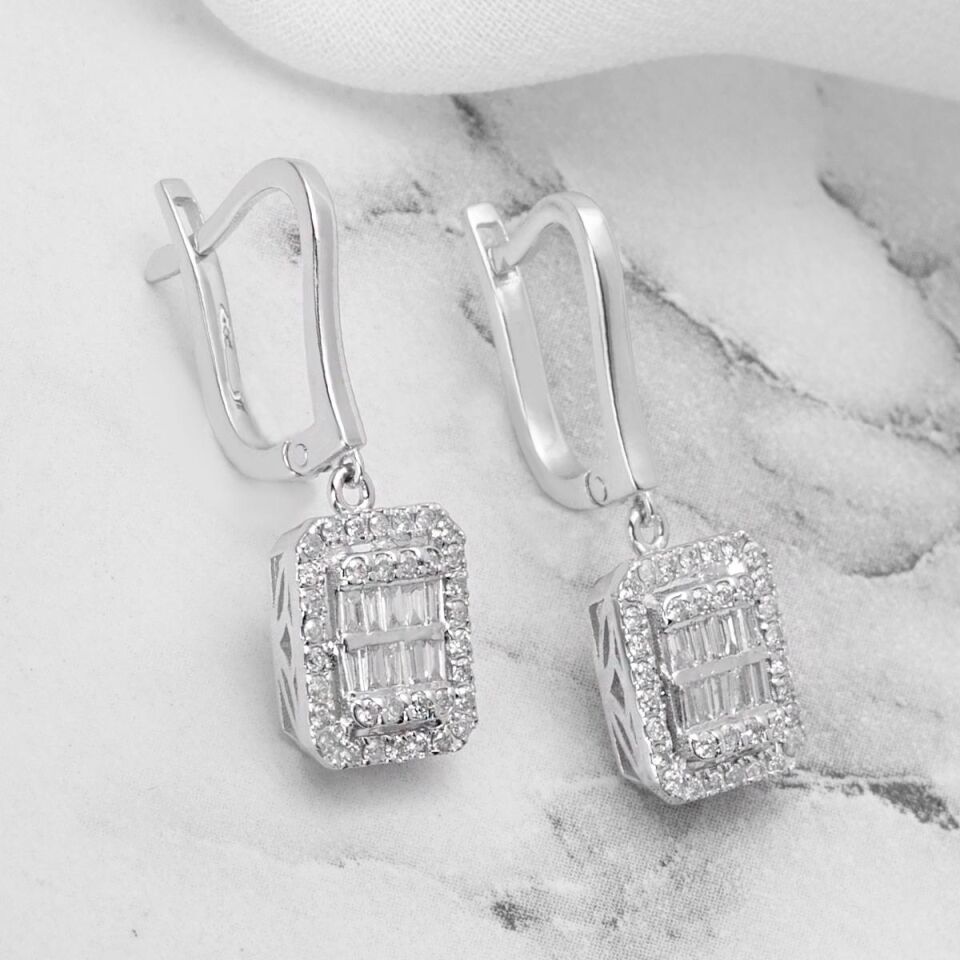 0,38 Karat Baget Pırlanta Küpe