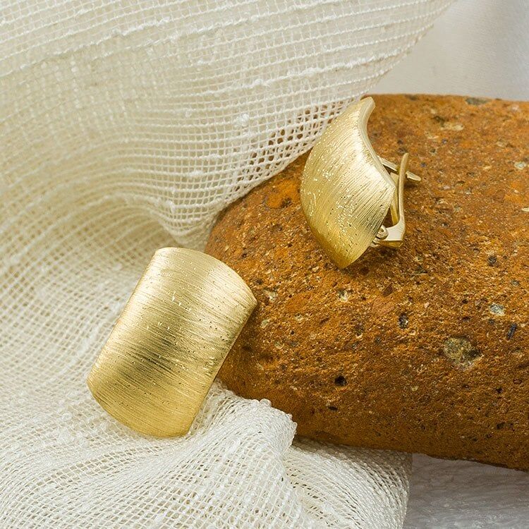 Kumlu 14 Ayar Altın Je Taşsız Küpe