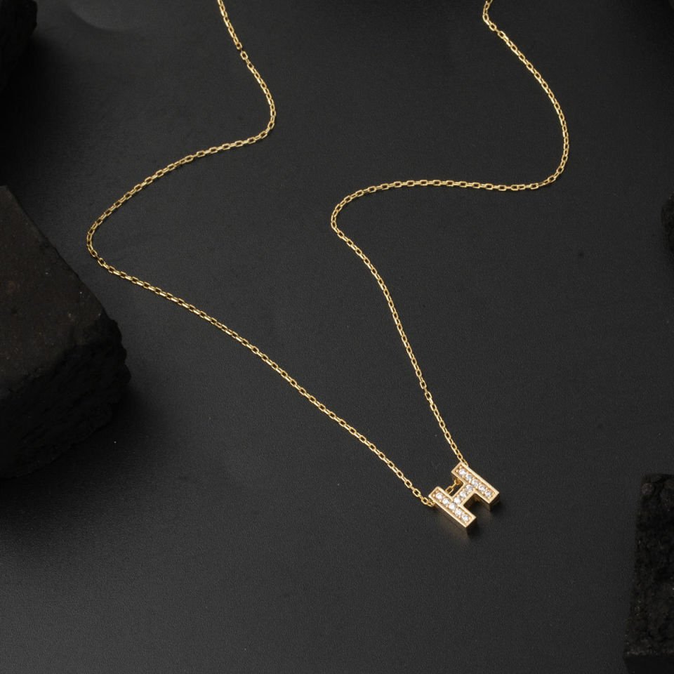 Taşlı H Harfli Minimal Harf Kolye Altın