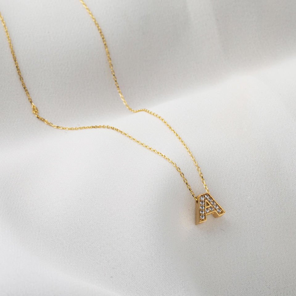 Taşlı A Harfli Minimal Harf Kolye Altın