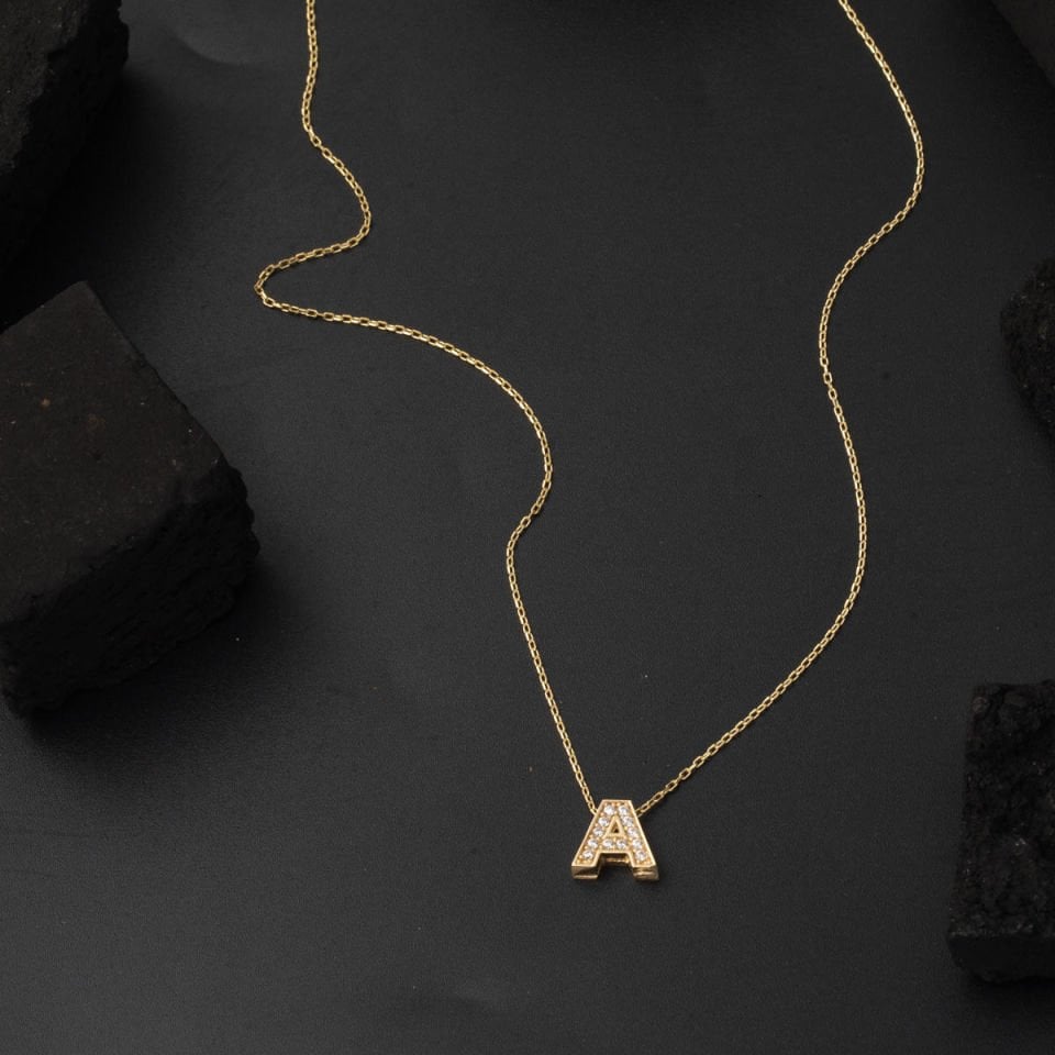 Taşlı A Harfli Minimal Harf Kolye Altın