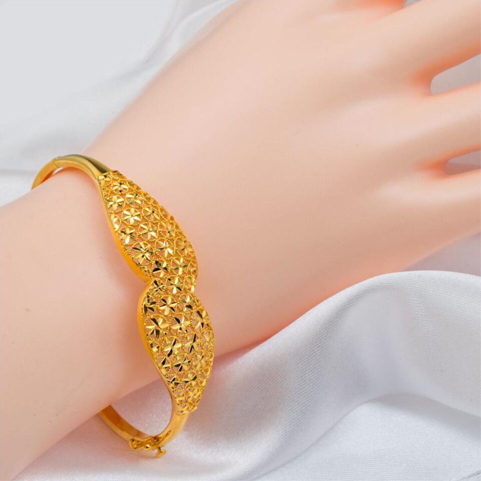 Çiçekli 22 Ayar Taşsız Kelepçe Altın Bilezik